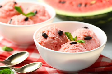 Watermelon ice cream in bowl, close-up