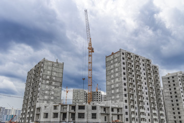 Fototapeta na wymiar Building multi-storey houses and hoisting crane