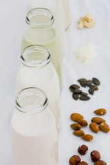 Milchflaschen mit veganer Milch