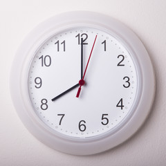 orologio alle otto in punto