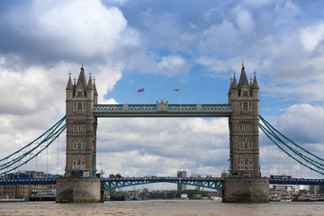 Fototapeta na wymiar Doppelbrücke Tower Bridge