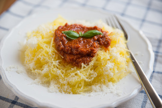 Spaghetti Kürbis mit Pesto und Basilikum