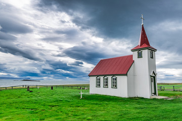 Fototapeta na wymiar Lonely church on the coast in Iceland