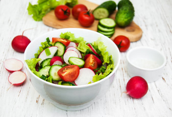Spring salad with tomato, cucumbers and radish