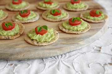 Green avocado and tomato crackers