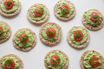 Green avocado and tomato crackers