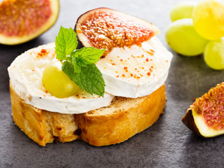Baguette mit Ziegenkäse - Baguette with goat cheese