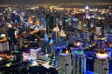 タイ・バンコクの高層ビル群の夜景