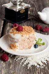 Mini-cake with raspberries and blueberries
