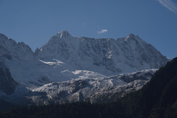 Obraz premium montagne neve cime innevate panorama di montagna paesaggio