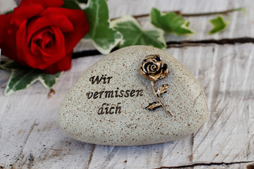Stein mit Trauerspruch