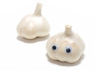目のついたニンニク