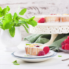 Ricotta mini cheesecake with fresh raspberries