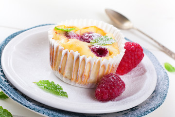 Ricotta mini cheesecake with fresh raspberries