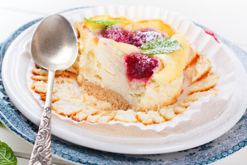 Ricotta mini cheesecake with fresh raspberries