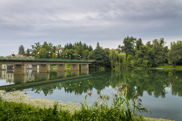 Obraz premium Cloudy river landscape