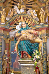 Fototapeta na wymiar Mary and Jesus 16 century statue