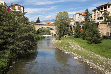 Fototapeta na wymiar Landscape river bridge in the village of Ripoll, Catalonia, Spai