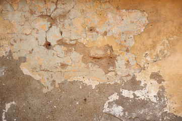 Texture de vieux mur recouvert de stuc jaune
