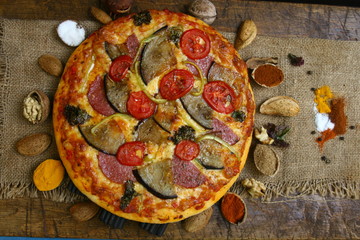 специи и пицца.