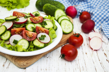 Spring salad with tomato, cucumbers and radish