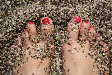 masaje de pies con piedras