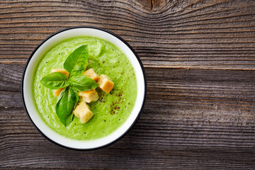 broccoli and green peas soup