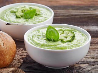 broccoli and green peas soup