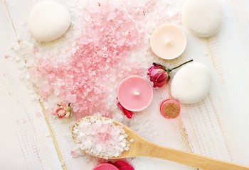 Fototapeta na wymiar Natural Sea salt aromatherapy pink herbal relaxing products spa setting background