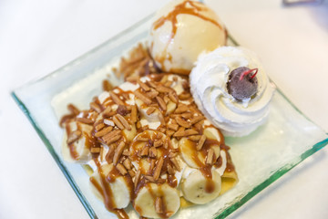 bananas crepe with ice cream