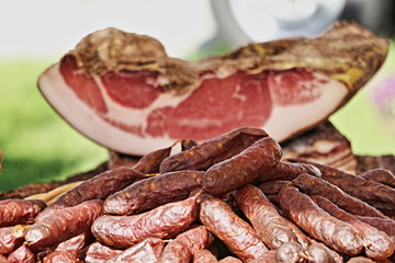 Obraz premium salsicce e speck di montagna