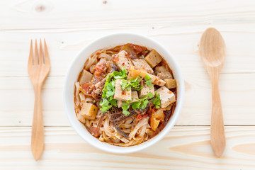 rice noodles with spicy sauce