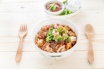 rice noodles with spicy sauce