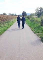 Obraz premium teenagers on the road