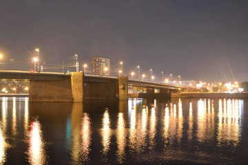 Fototapeta na wymiar Volodarsky Bridge at night.