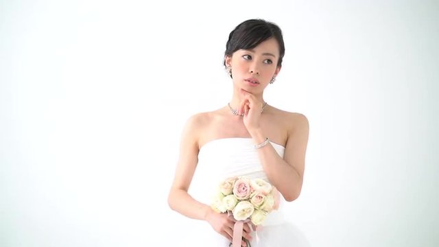 悩む新婦