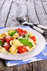 Pasta with tomatoes, Basil and cheese