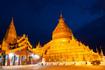 Fototapeta premium Twilight Shwezigon Pagoda is one of the biggest religious places
