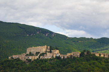 Fototapeta na wymiar Foto panoramica di Rocca Sinibalda