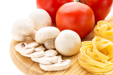 Spaghetti and nest pasta with vegetables