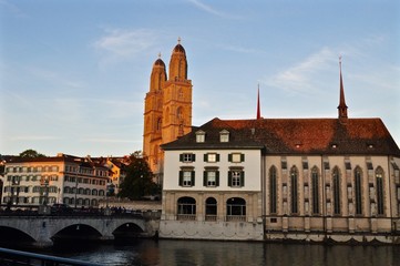 Grossmünster von Zürich im Abendlicht