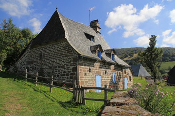 Fototapeta na wymiar hameau de Niervèze, Cantal