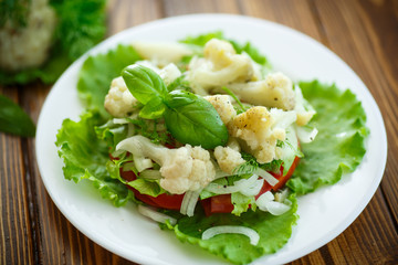 salad with cauliflower, tomatoes and herbs