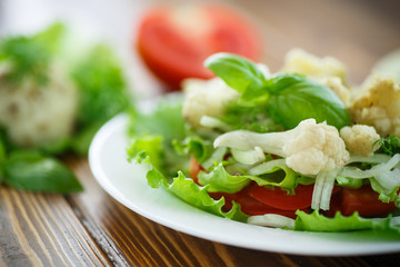 salad with cauliflower, tomatoes and herbs