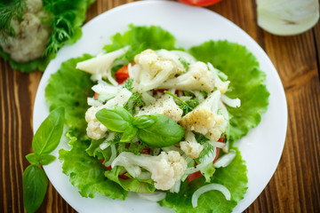 salad with cauliflower, tomatoes and herbs