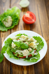 salad with cauliflower, tomatoes and herbs