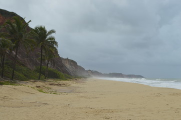Tempo fechado na praia