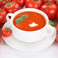 Tomatensuppe Tomaten Suppe in Suppentasse gesunde Ernährung