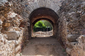 Fototapeta na wymiar restos del anfiteatro romano de Mérida, España