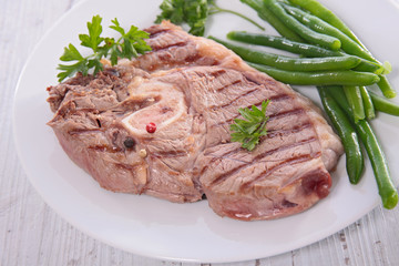 grilled lamb cho and green bean